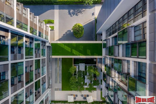 Newly Completed Ultra Luxury High-Rise Condo at Chidlom in the Pathumwan Area -Discount and Rental Guarantee 5% for 2 Years! 2 Bed Units