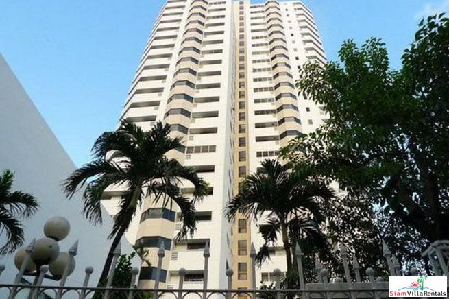 Baan Suan Petch | Roomy Two Bedroom Condo Good for Small Family in Phrom Phong