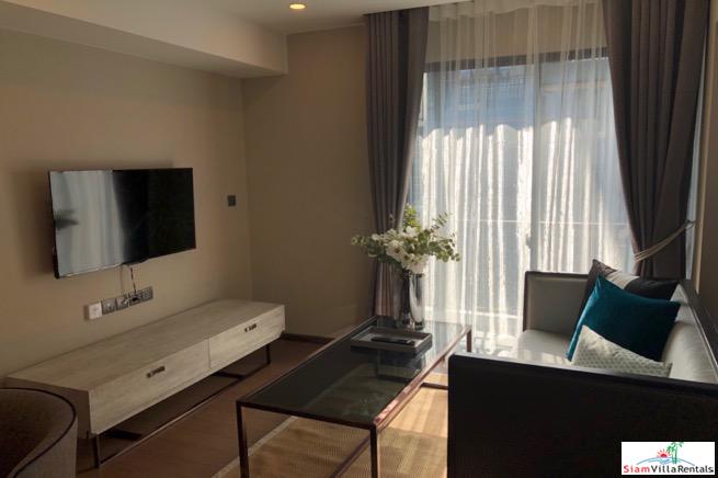 Na Vara Residence | Bright and Sunny One Bedroom Pool View Condo for Rent in Chit Lom