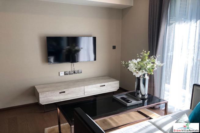 Na Vara Residence | Bright and Sunny One Bedroom Pool View Condo for Rent in Chit Lom