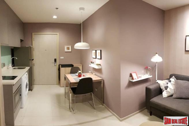 Rhythm Sukhumvit 36 | Comfortable One Bedroom Thong Lo Condo for Rent with City & Pool Views