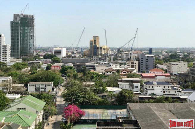 Rhythm Sukhumvit 36 | Comfortable One Bedroom Thong Lo Condo for Rent with City & Pool Views