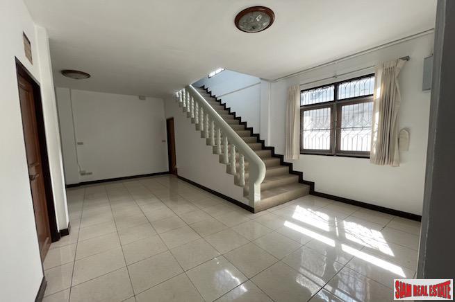 Extra Large Three Bedroom Detached House for Rent in the Heart of the City - Thong Lo