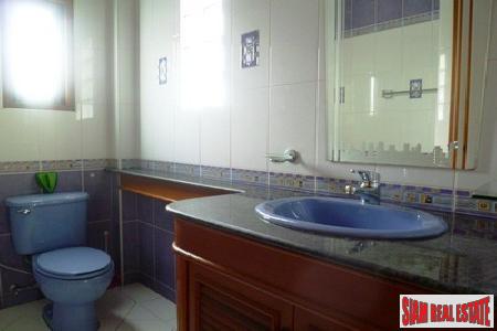 Anuphas Golf Ville | Three Bedroom Mountain View House with Pool in Kathu