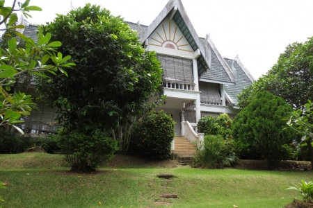 Three Bedroom Villa on Soi Naya close to Nai Harn Beach